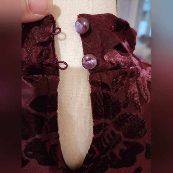 ADRIANNA PAPELL velour floral cold shoulder pullover - Picture 3 of 3